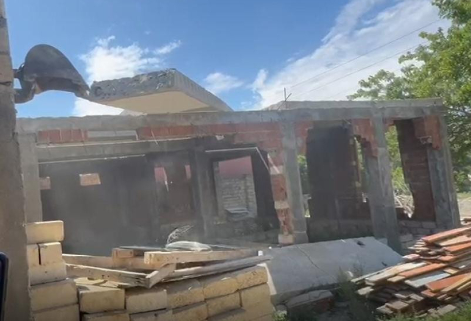 FHN: Binəqədi rayonunda qanunsuz tikili sökülüb