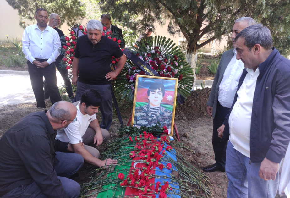 Otuz il əvvəl şəhidlik zirvəsinə ucalan üç döyüşçü Şabranda dəfn olunub - YENİLƏNİB VİDEO