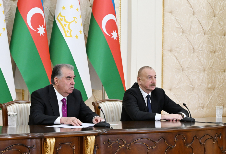 الرئيس الطاجيكستاني: ننظر متفائلين إلى آفاق تنمية العلاقات الطاجيكستانية الأذربيجانية