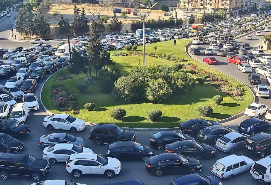 Texniki nasaz yük avtomobilinin yolda qalması avtomobil sıxlığının yaranmasına səbəb olub