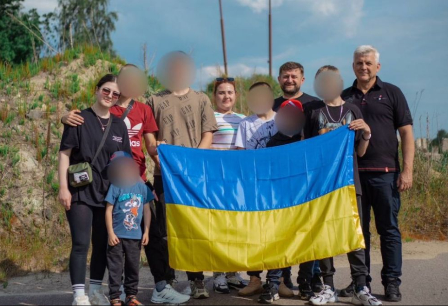 Ukrayna daha 13 uşağı ailələri ilə birlikdə geri qaytarıb