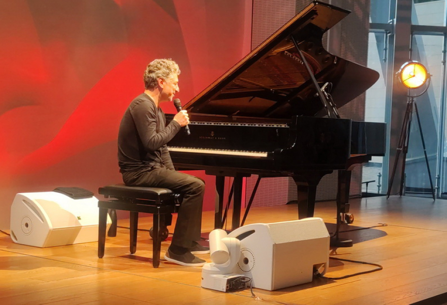 Parisdə “Louis Vitton” Fondunda azərbaycanlı pianoçunun solo konserti olub VİDEO
