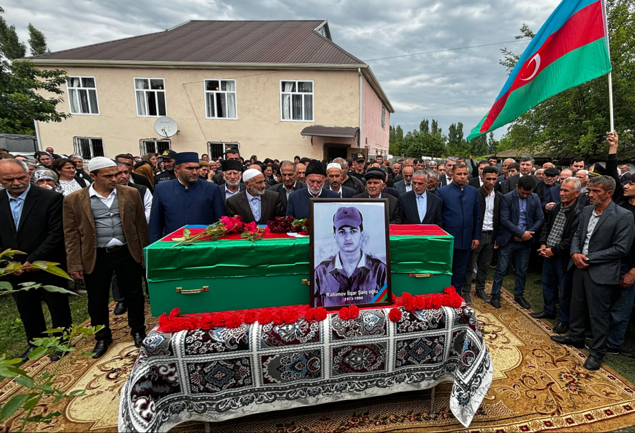 Шехида Ильгара Рагимова похоронили в Гейчае