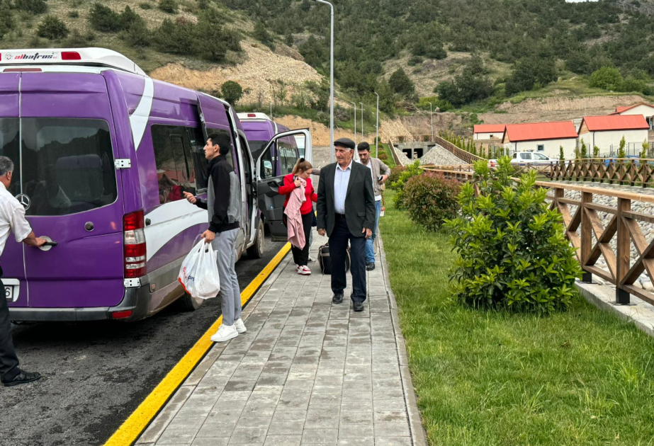 Otro grupo de los desplazados forzosos llega al pueblo de Sus