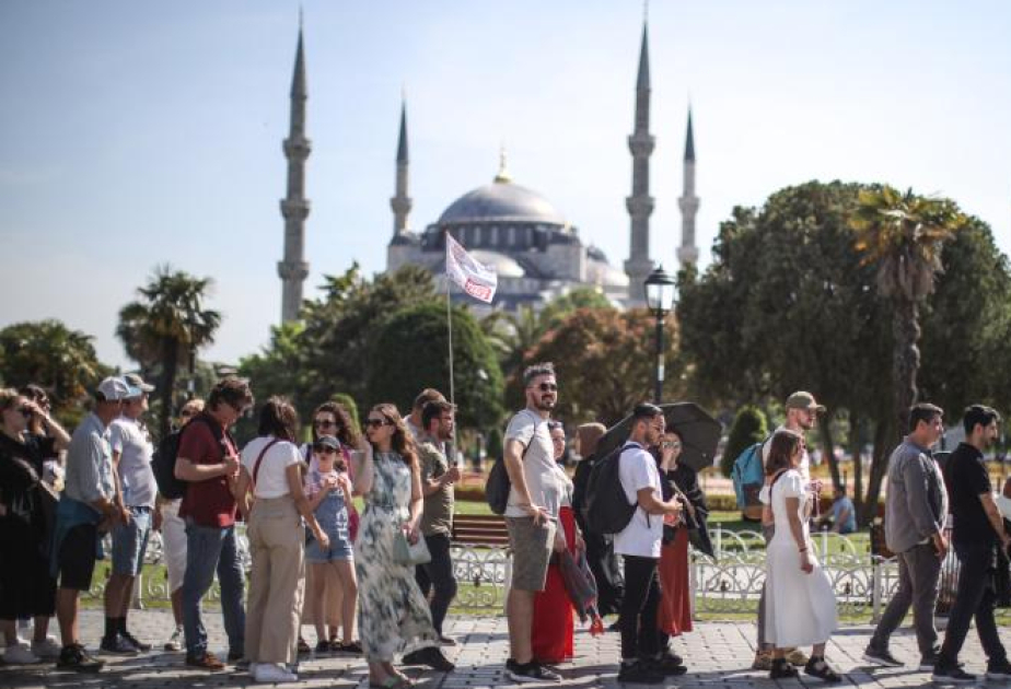 Türkiyəyə dörd ay ərzində 12,6 milyondan çox insan səfər edib