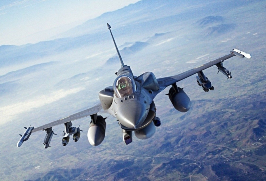 第一批乌克兰飞行员在美国完成F-16战斗机培训