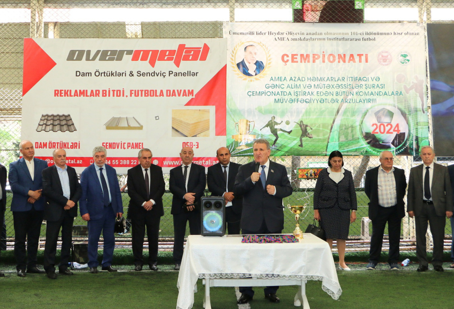 AMEA-nın əməkdaşları arasında keçirilən futbol yarışının qalib komandaları təltif edilib