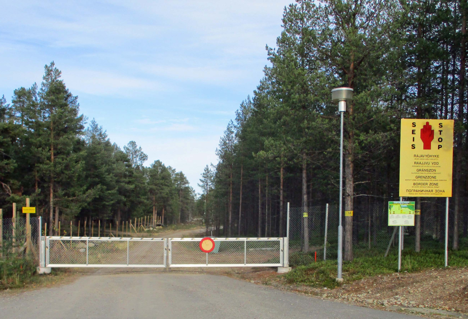 Глава МВД Финляндии пообещала высылать прибывающих через границу с РФ беженцев