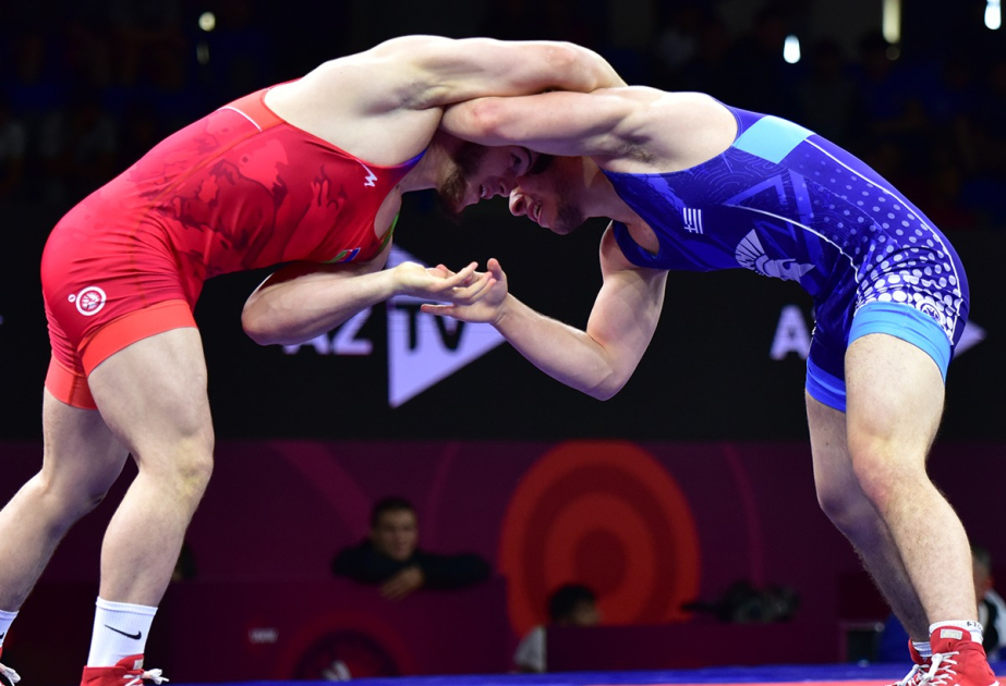 Чемпионат Европы: Трое азербайджанских борцов вольного стиля вышли в полуфинал