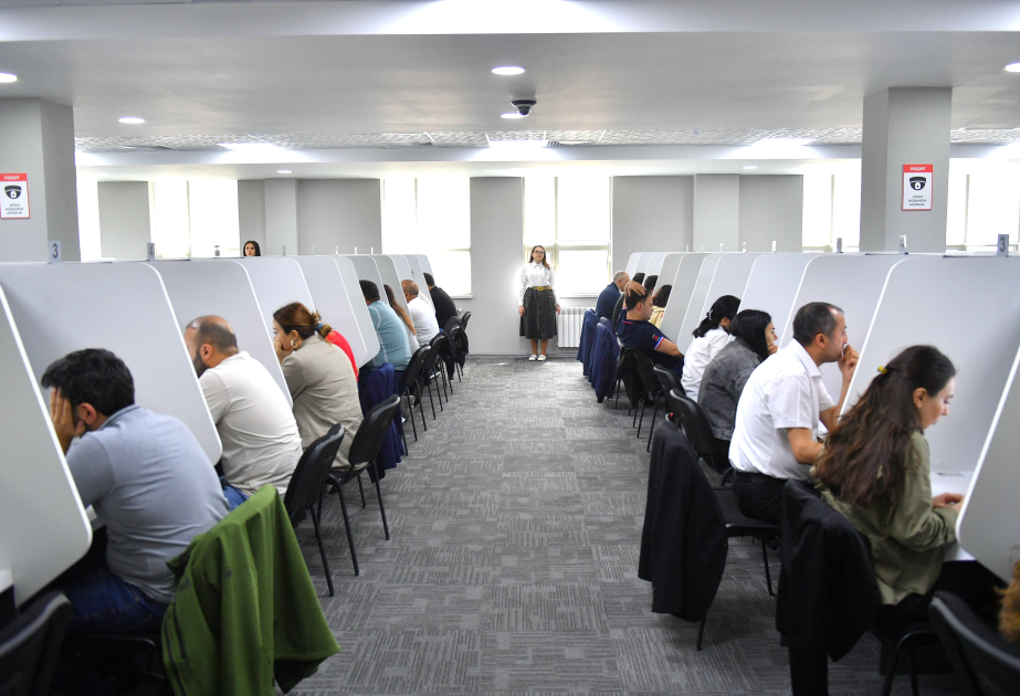 DİM-də vəkilliyə qəbulla bağlı test imtahanı keçirilib