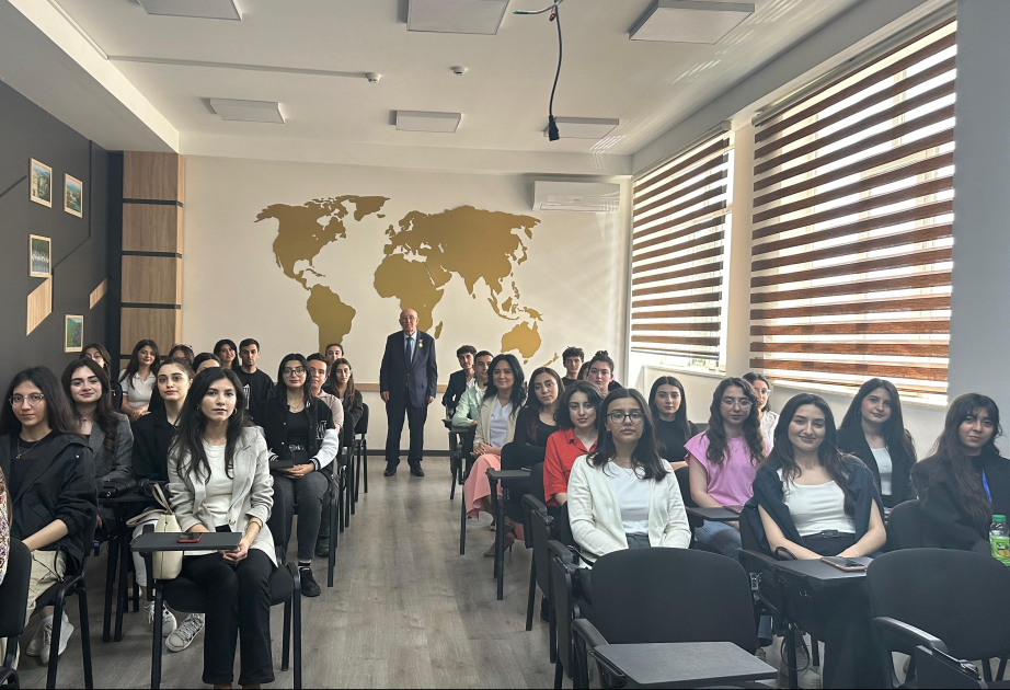 “BDU qocaman müəllimlərin gözü ilə” - professor İzzət Rüstəmovla görüş