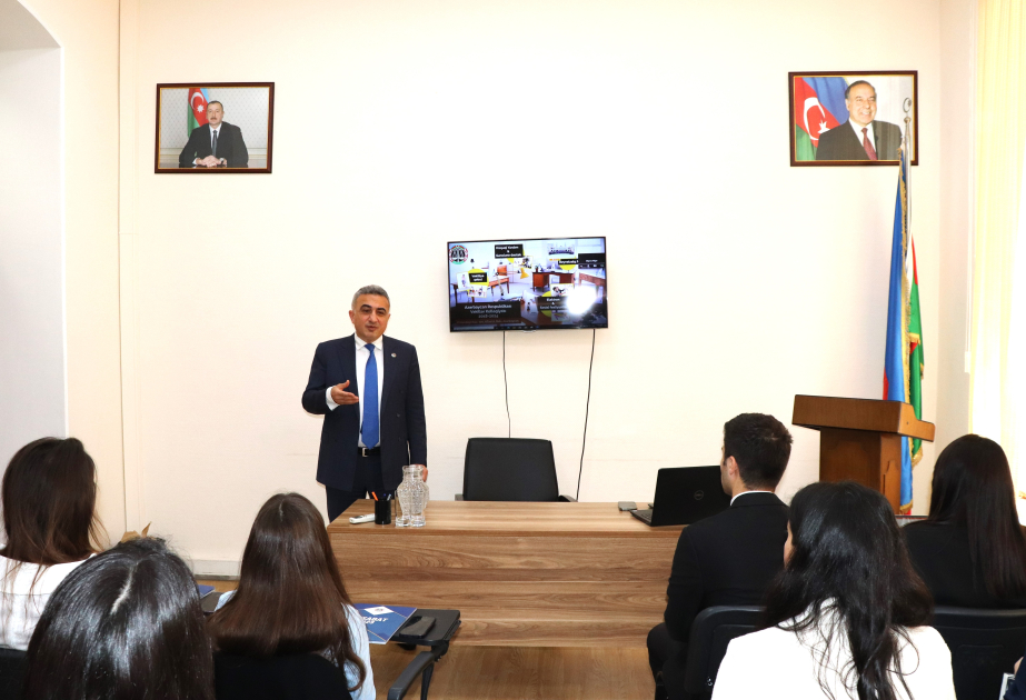 Vəkillərin lazımi biliyə və peşə hazırlığına yiyələnmələrinə diqqət yetirilir
