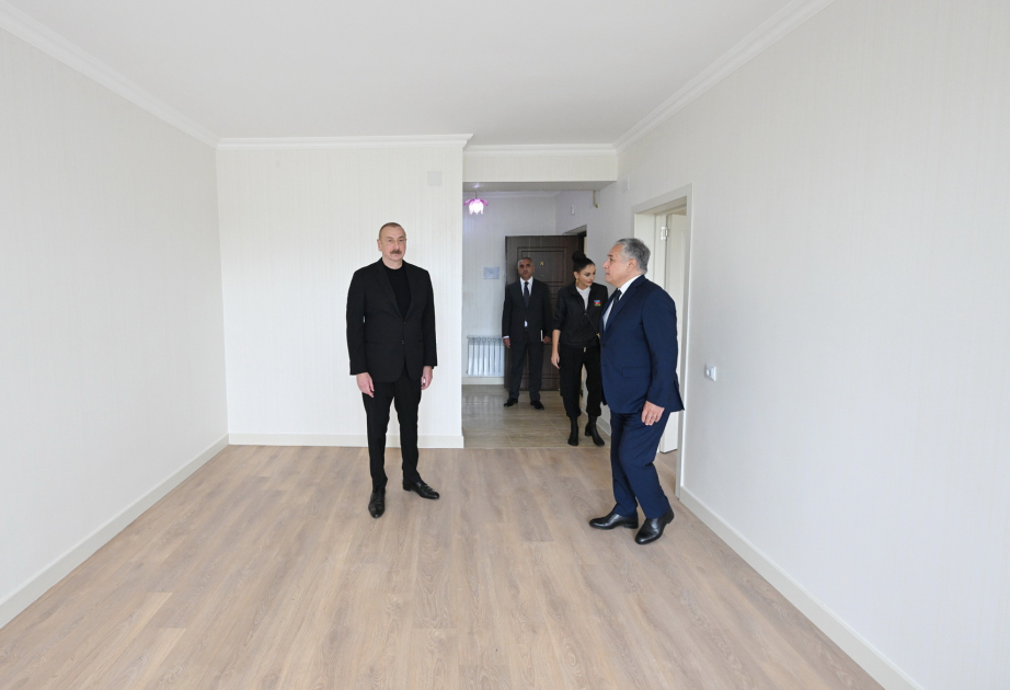 Президент Ильхам Алиев и первая леди Мехрибан Алиева ознакомились с условиями, созданными после ремонта и реконструкции в 15 многоквартирных зданиях в городе Ходжалы ОБНОВЛЕНО ВИДЕО