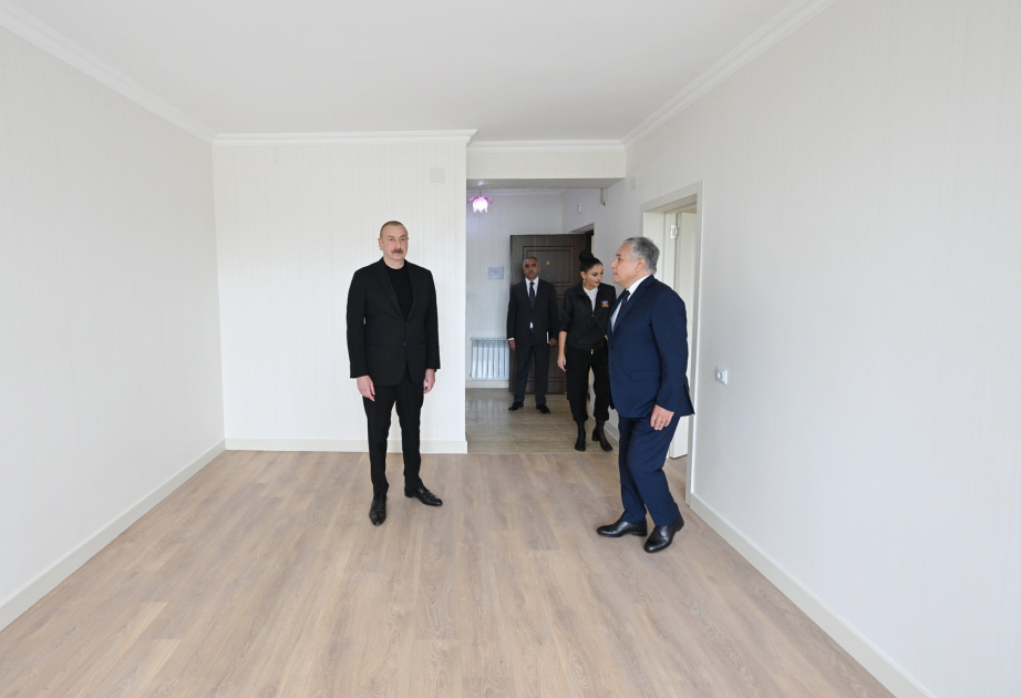 El Presidente de Azerbaiyán y la Primera Dama se familiarizaron con las condiciones creadas después de la reparación y reconstrucción de los edificios de apartamentos en la ciudad de Joyalí