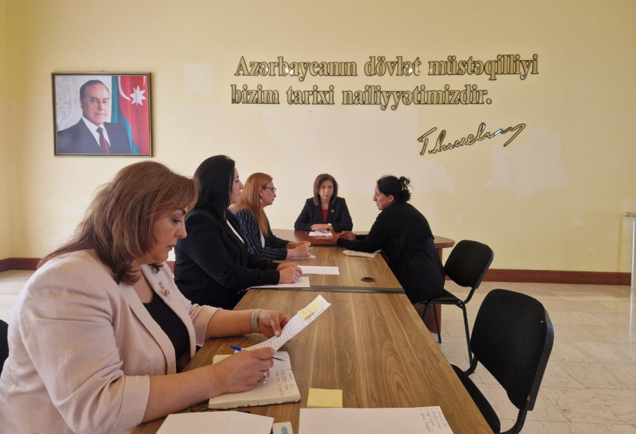 Dövlət Komitəsinin sədri Qobustanda vətəndaş qəbulu keçirib