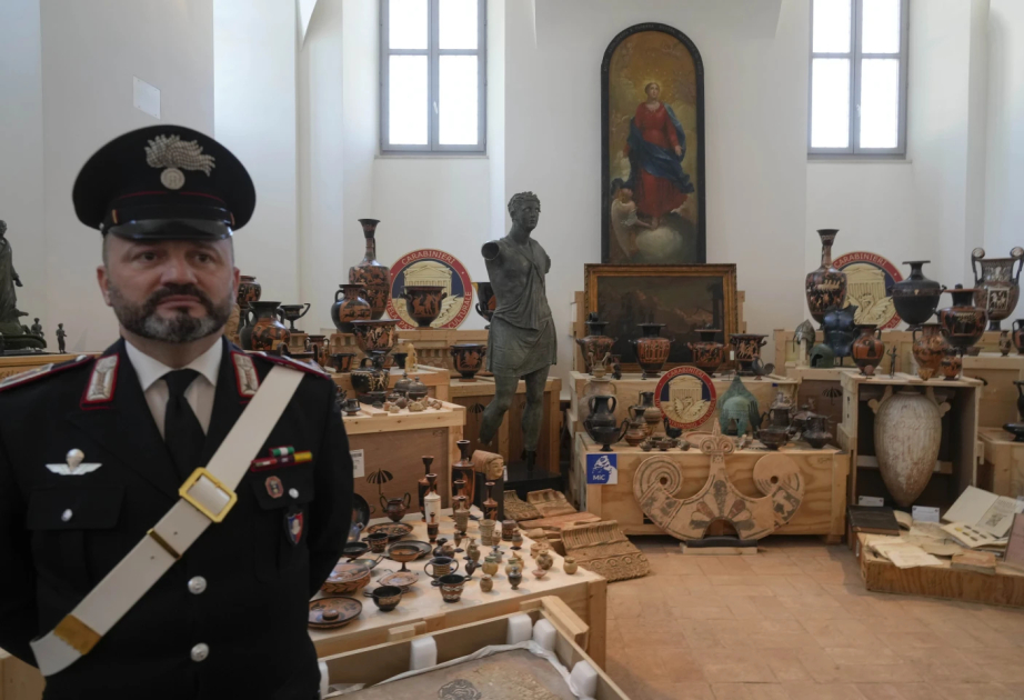 Италия отпраздновала возвращение около 600 предметов старины из США