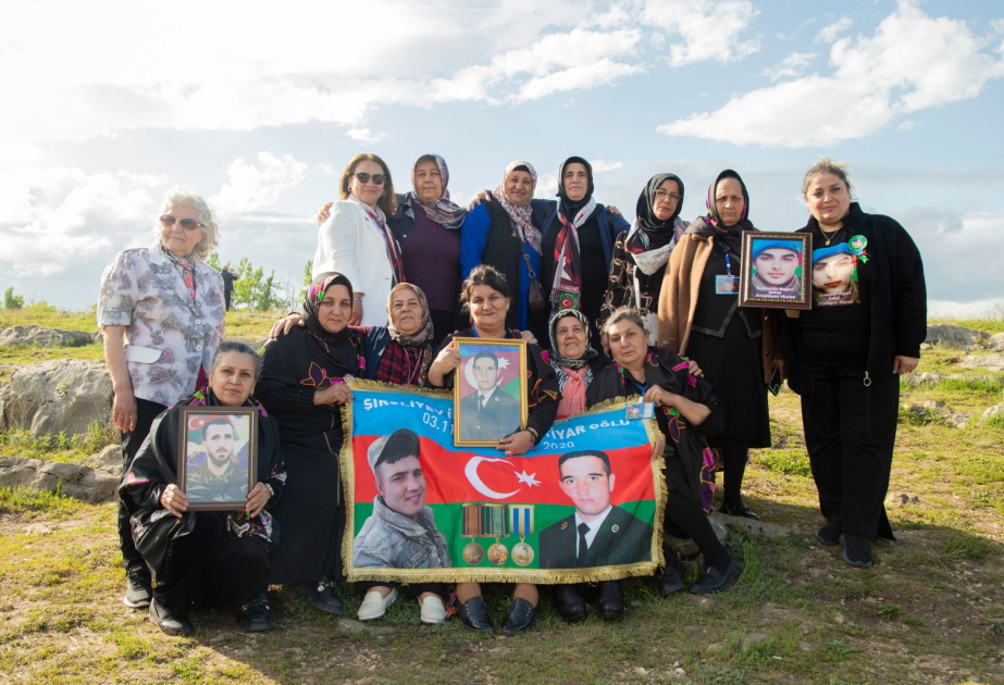 По приглашению Фонда YAŞAT члены семей шехидов из Турции побывали в Шуше