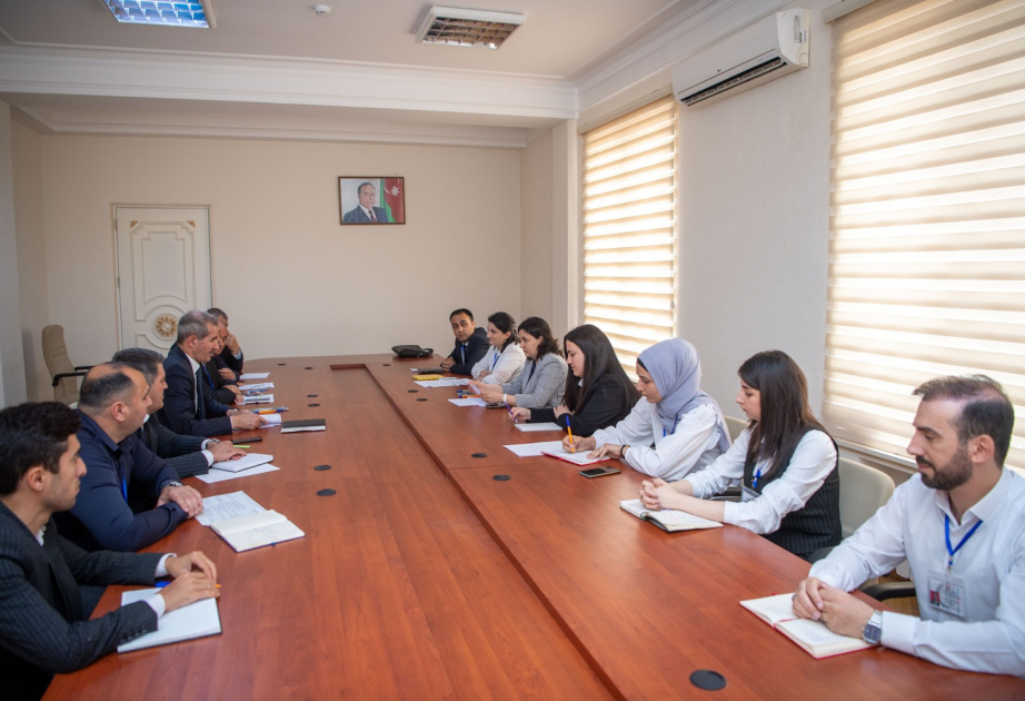 Kənd təsərrüfatı nazirinin müavini Salyanda vətəndaşları qəbul edib, fermerlərlə görüşüb