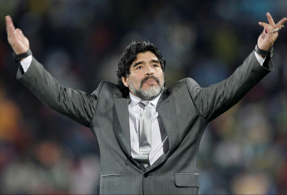 Maradonanı müalicə edən səkkiz həkimin məhkəməsi təxirə salınıb