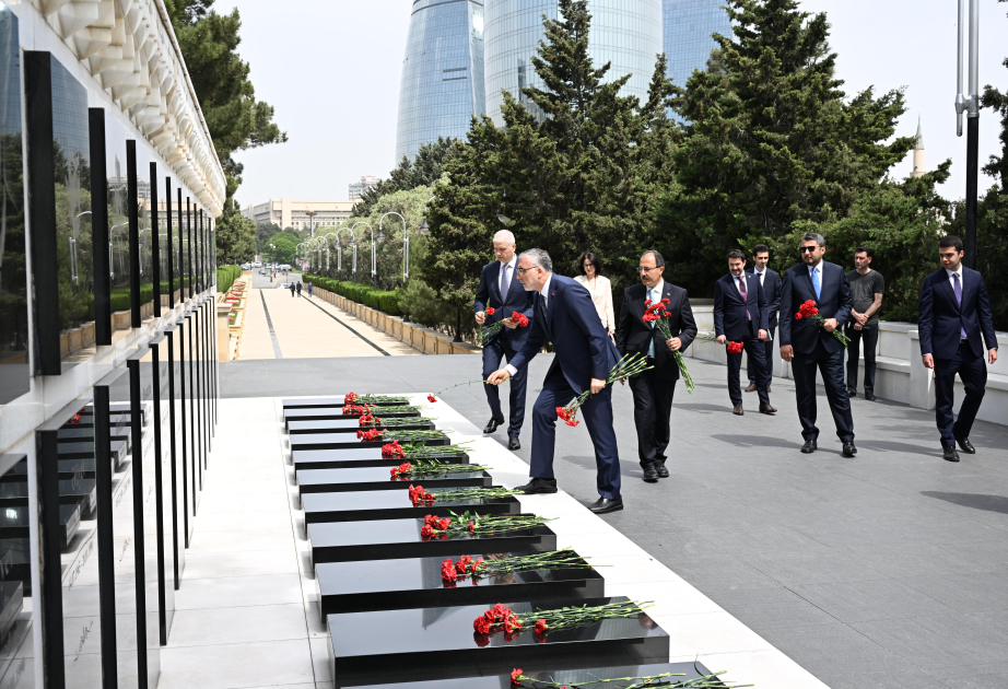 Turkish delegation visits Alley of Martyrs