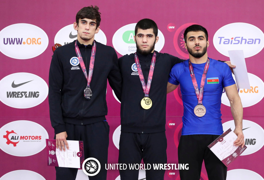 Los luchadores azerbaiyanos consiguen cuatro medallas más en el Campeonato de Europa de Lucha Libre
