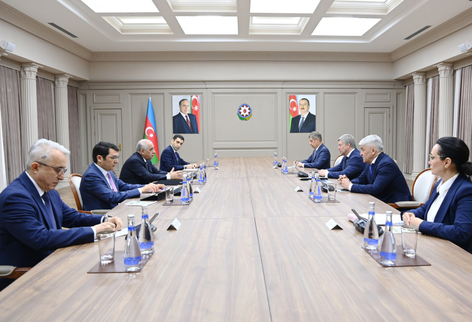 Aserbaidschanischer Premierminister trifft sich mit Gouverneur der Region Uljanowsk