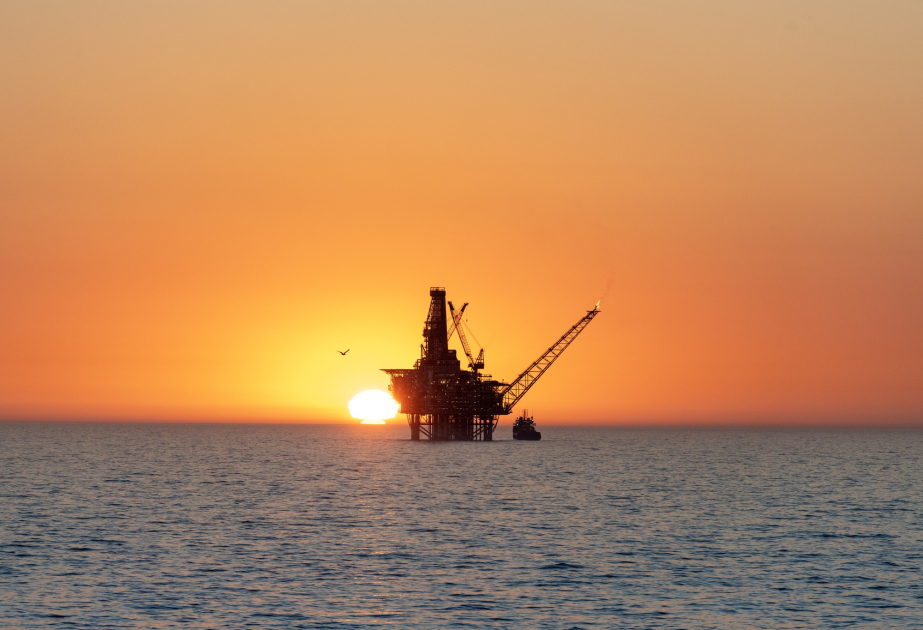 Цена азербайджанской нефти «Азери Лайт» снизилась