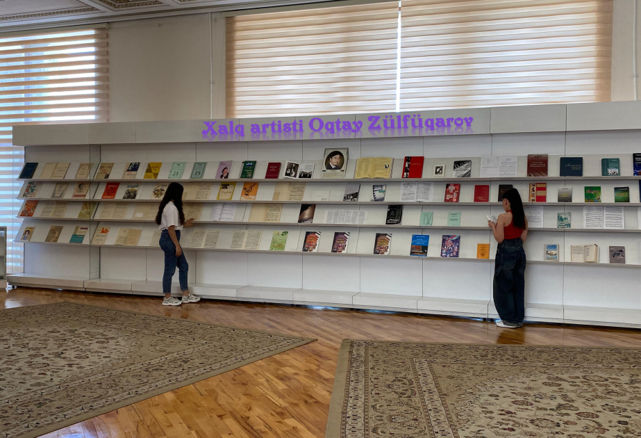 В Национальной библиотеке открылась книжная выставка, посвященная народному художнику Огтаю Зульфугарову