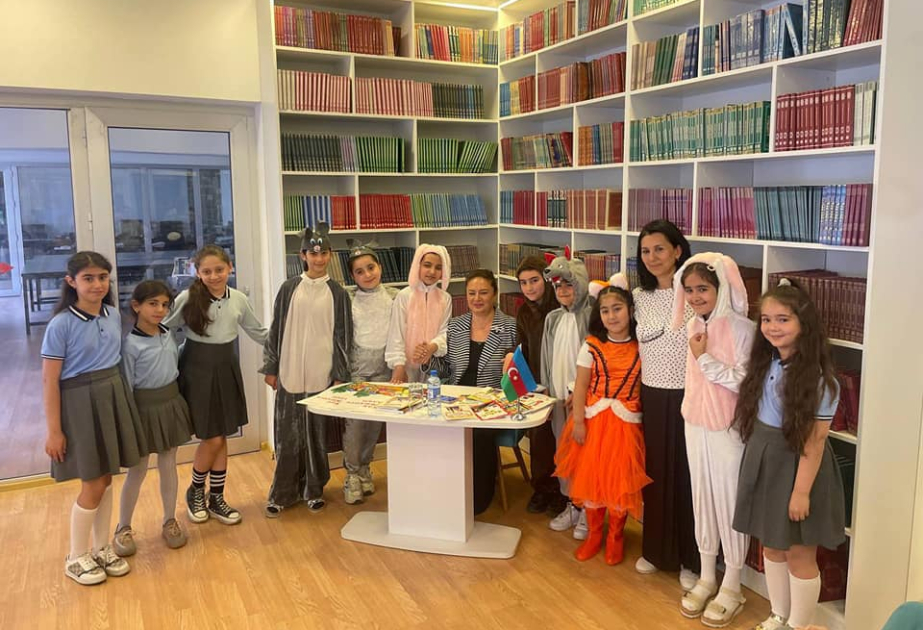Məktəblilər uşaq yazıçısı “Gülzar nənə” ilə görüşüblər