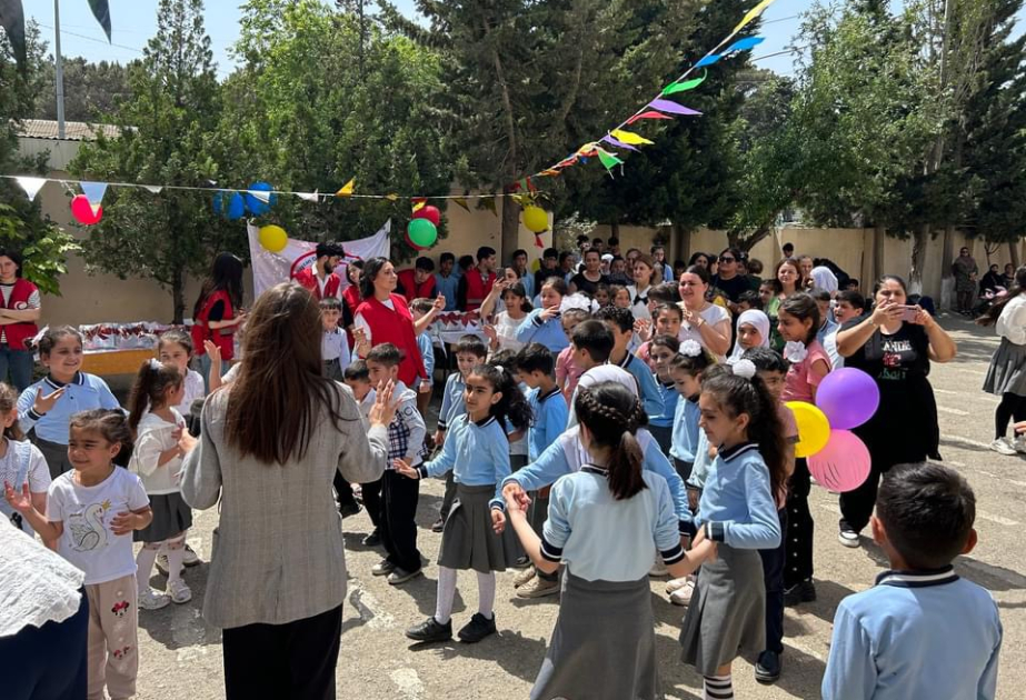 Sumqayıtda ayparaçıların uşaqlara bayram hədiyyəsi