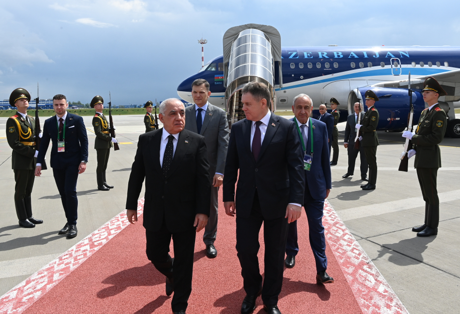 Aserbaidschans Premierminister zu Arbeitsbesuch in Minsk eingetroffen
