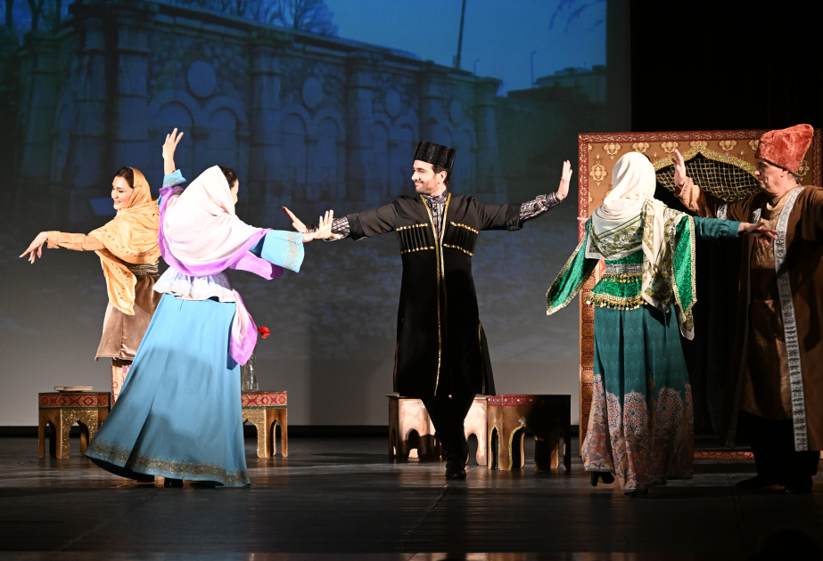 Bakı Bələdiyyə Teatrı “Xan qızı” tamaşasını təqdim edib