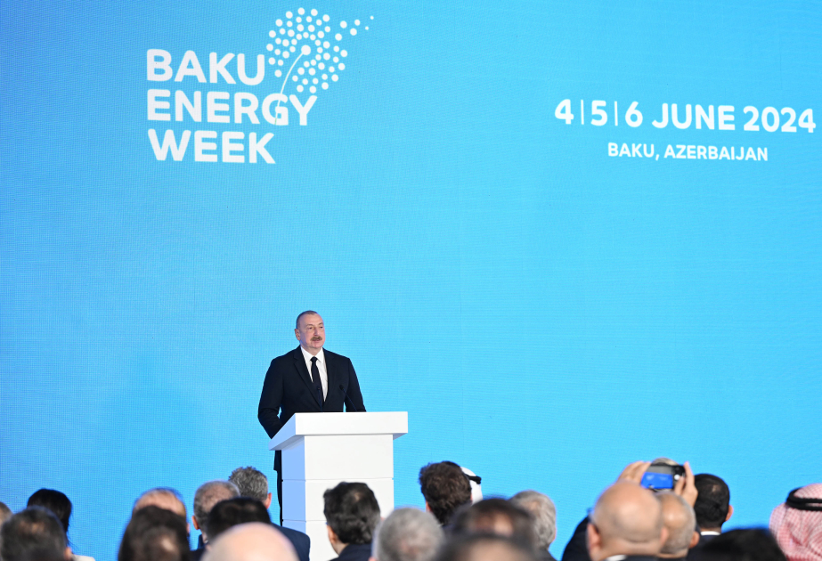 Presidente de Azerbaiyán: “A finales de 2027 alcanzaremos los 2 gigavatios de recursos energéticos renovables"