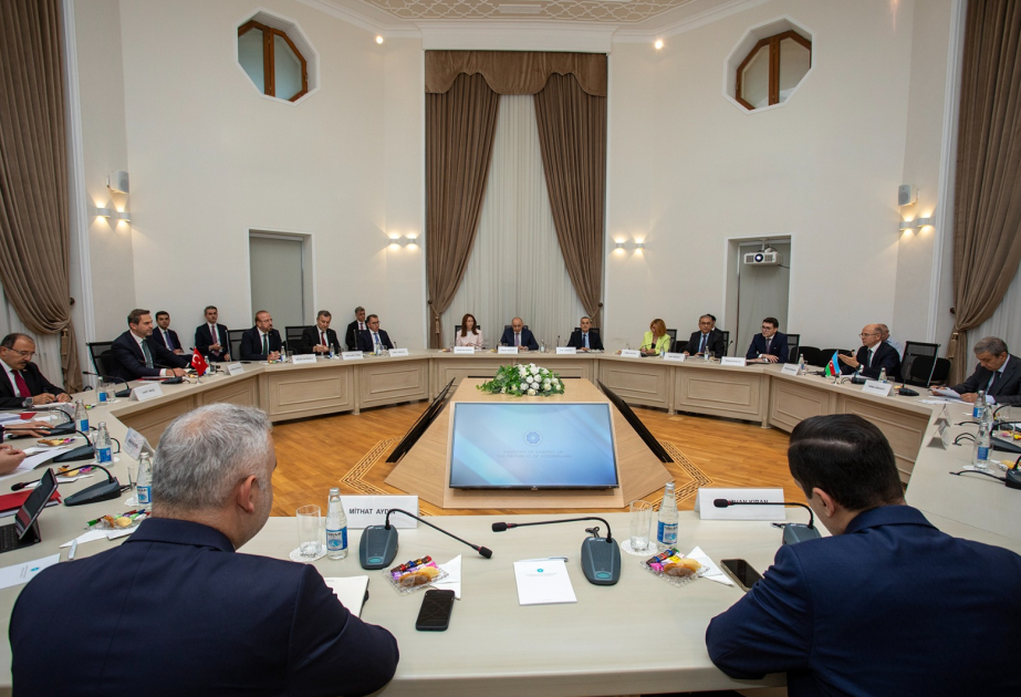 La cooperación azerbaiyano-turca se aborda en la Semana de la Energía de Bakú