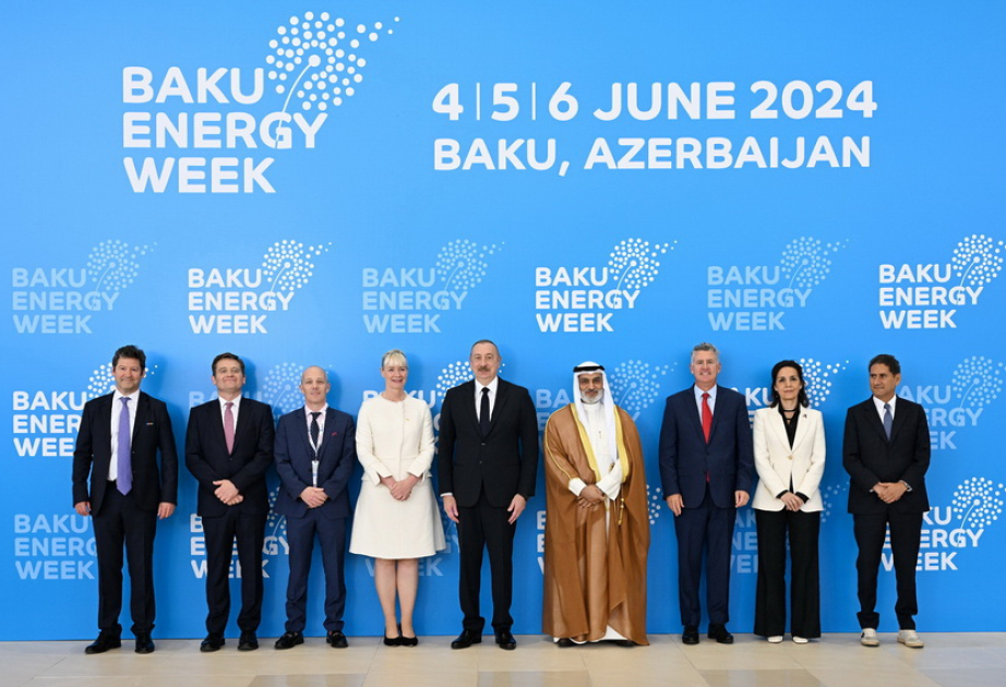 Prezident İlham Əliyev Bakı Enerji Həftəsi çərçivəsində 29-cu “Caspian Oil&Gas” və 12-ci “Caspian Power” sərgilərinin rəsmi açılış mərasimində iştirak edib YENİLƏNİB-4 VİDEO