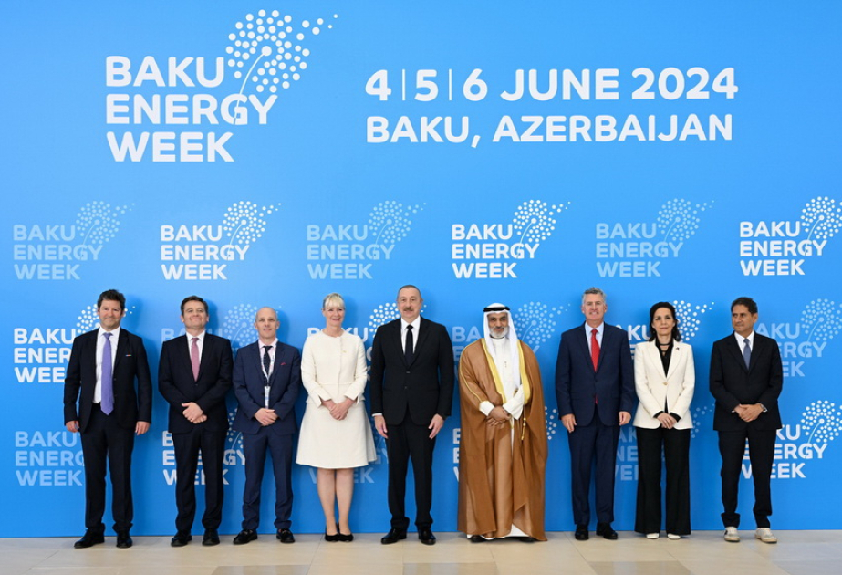 El Presidente Ilham Aliyev asiste a la inauguración de la 29ª exposición "Caspian Oil & Gas" y de la 12ª exposición "Caspian Power", en el marco de la Semana de la Energía de Bakú