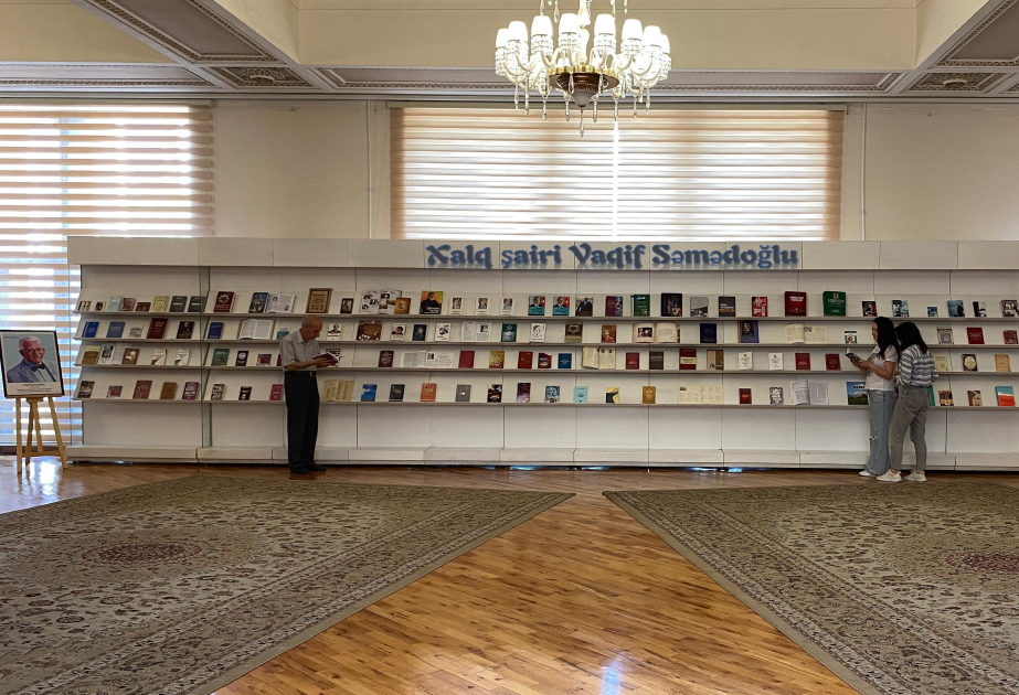 Milli Kitabxanada Xalq şairi Vaqif Səmədoğluna həsr olunmuş kitab sərgisi açılıb