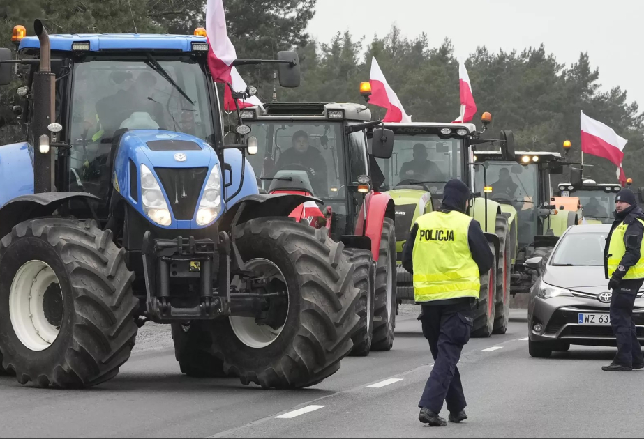 Polşa-Ukrayna sərhədində daha bir keçid məntəqəsi etirazçılar tərəfindən bağlanıb