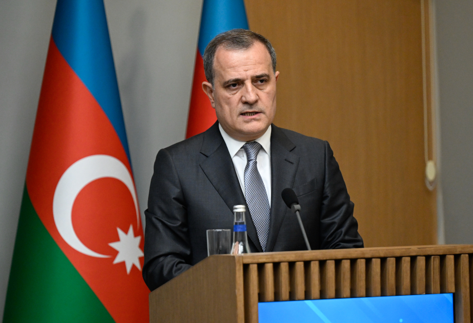 Außenminister Bayramov: Aserbaidschan legt großen Wert auf Zusammenarbeit mit Ungarn VIDEO