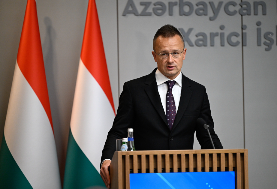 Péter Szijjártó: “Si Armenia recibe una ayuda de 10 millones de dólares del Fondo Europeo para la Paz, la misma ayuda debería ser proporcionada a Azerbaiyán”