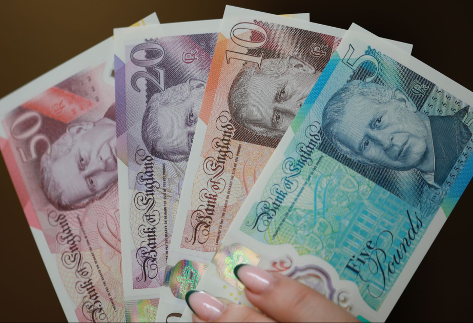 Kral Çarlzın portretinin əks olunduğu əsginaslar Britaniyada dövriyyəyə buraxılıb