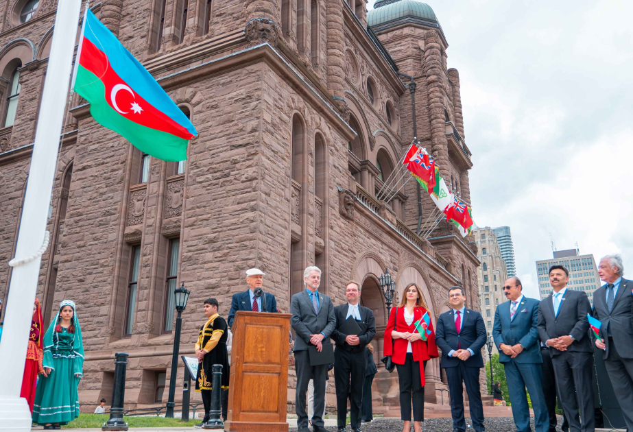 Torontoda Kanada parlamentinin önündə Azərbaycan Bayrağı qaldırılıb