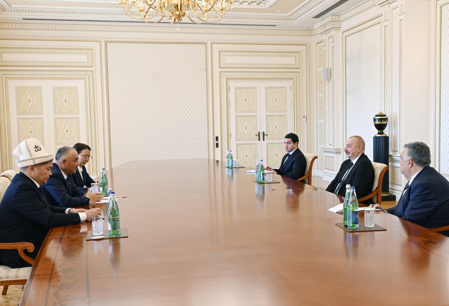 Präsident Ilham Aliyev empfängt Sprecher von Dschogorku Kengesch Kirgisistans AKTUALISIERT VIDEO