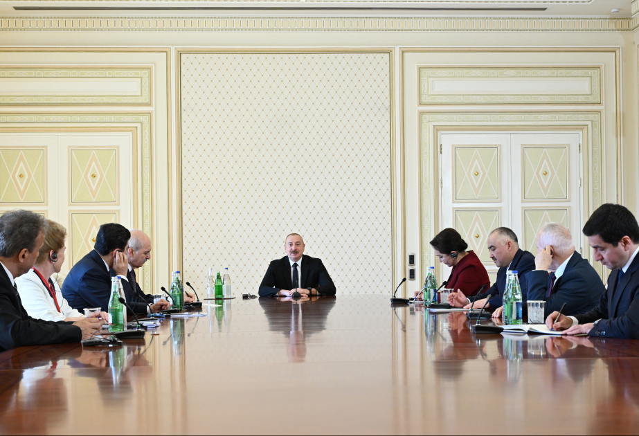 El Presidente Ilham Aliyev recibe a la delegación de TURKPA