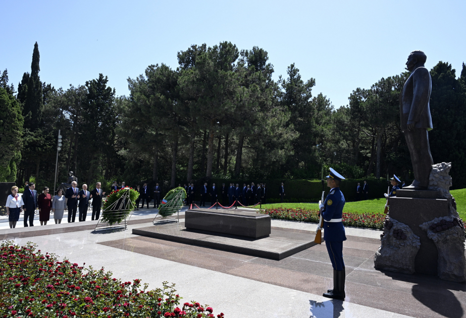 Participants of TURKPA’s 13th plenary session visit National Leader’s grave and Alley of Martyrs