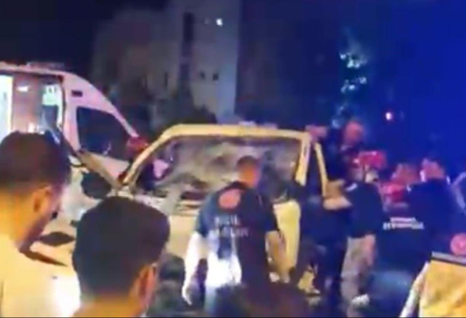 Türkiyədə yük maşını avtomobillə toqquşub, 8 nəfər xəsarət alıb