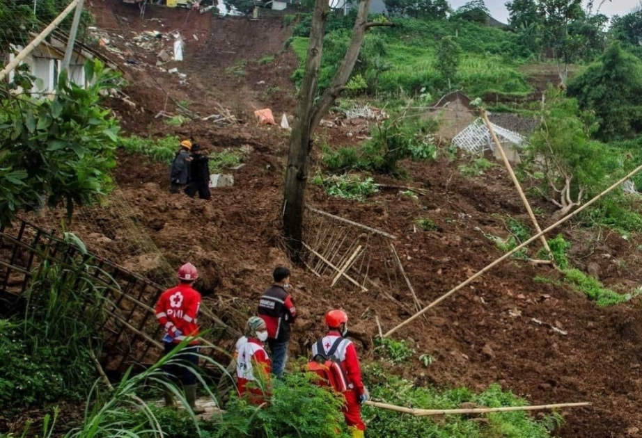 4 killed in landslide in eastern Indonesia