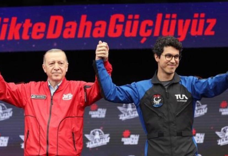 Ərdoğan: Türkiyə və Azərbaycan bayraqları kosmosda iki qardaşı təmsil edəcək