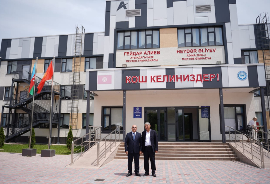 Azərbaycan Rus Dram Teatrının direktor müavini Bişkekdə Heydər Əliyev adına Məktəb-Gimnaziyada olub