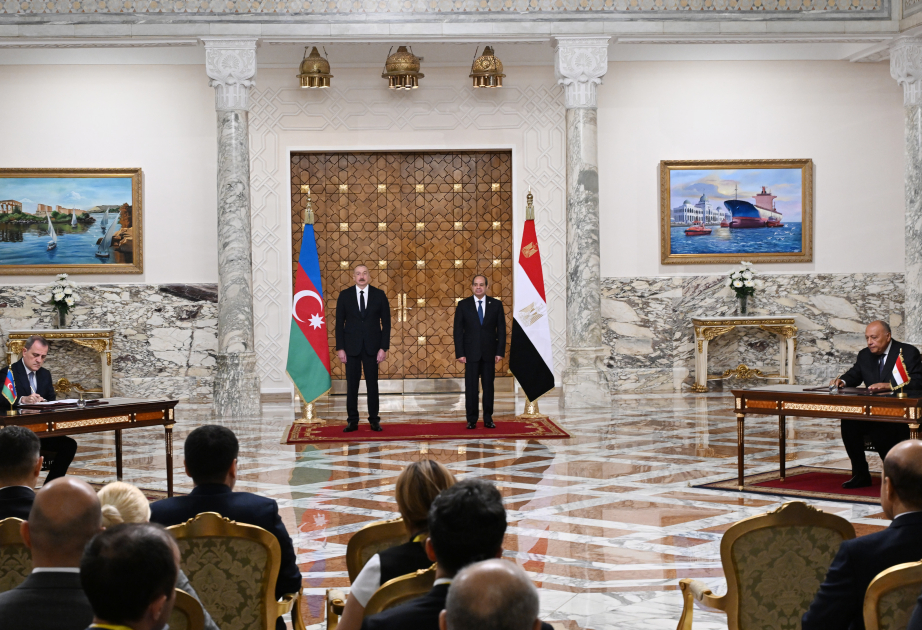 الرئيسان الاذربيجاني والمصري يشهدان التوقيع على وثائق بين البلدين (محدث)